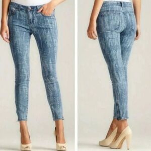 Free People Feather Bleach Print Denim Low 8” Rise Skinny Jeans Sz 26 Zip Ankle